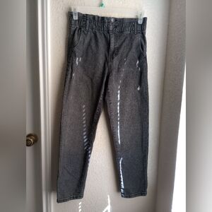 SO black high waisted mom Jeans with ruffle top